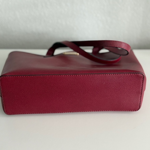 Michael Kors Women's Jet Set Travel Medium Saffiano Leather Tote - Picture 2 of 4